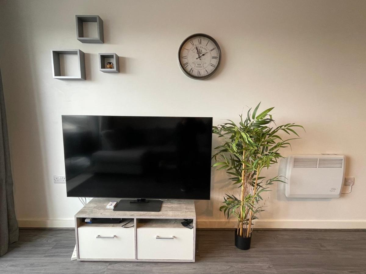 Balcony Marina Apartment With City Skyline Views - Free Secure Parking Manchester Exterior photo